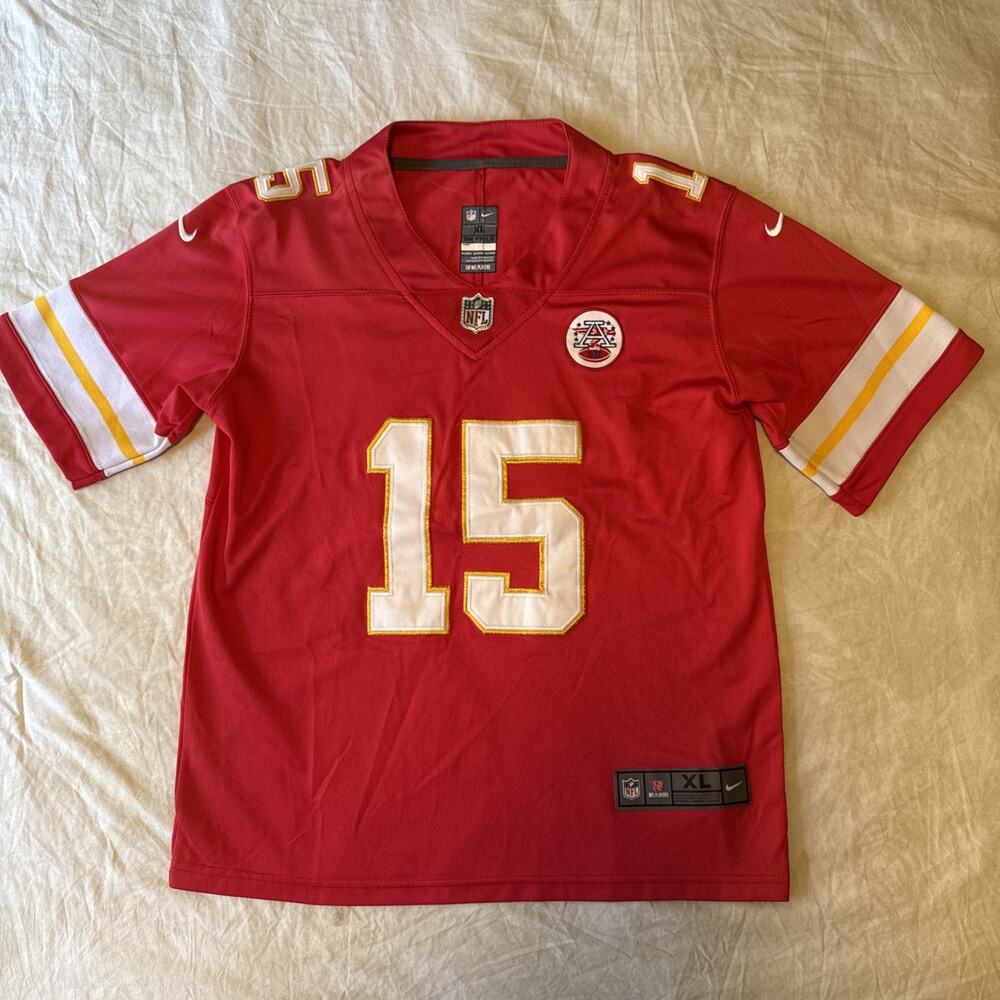 Nike Jersey Youth Boys Medium Kansas City Chiefs Patrick Mahomes #15 Red NFL